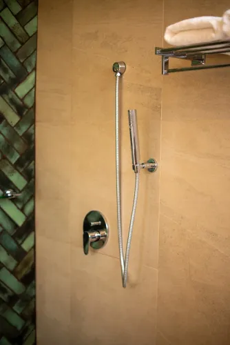habitacion-reina-bano-interior-nangi-hotel-3